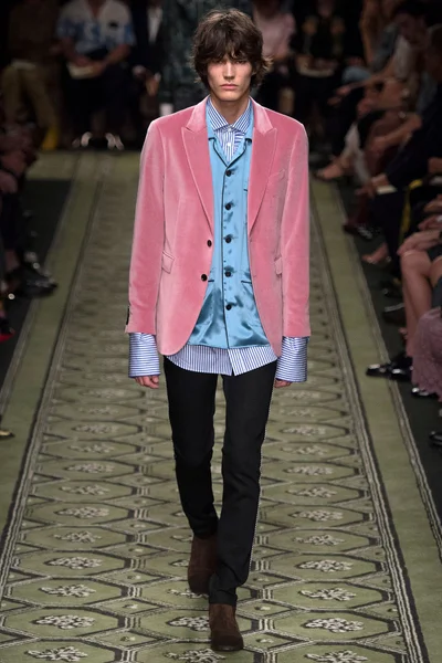 Look 64